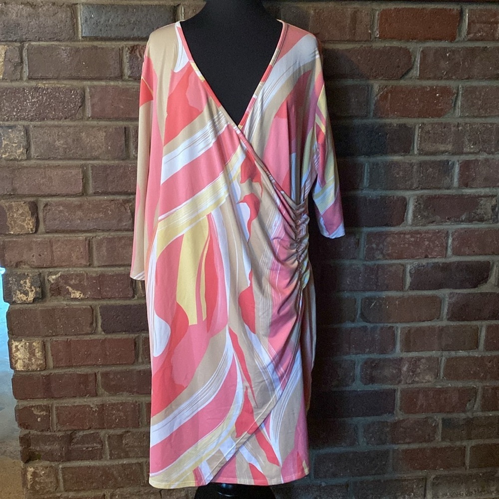 Peter Nygard pink and white abstract print jersey knit surplice neck mini dress - Picture 2 of 8